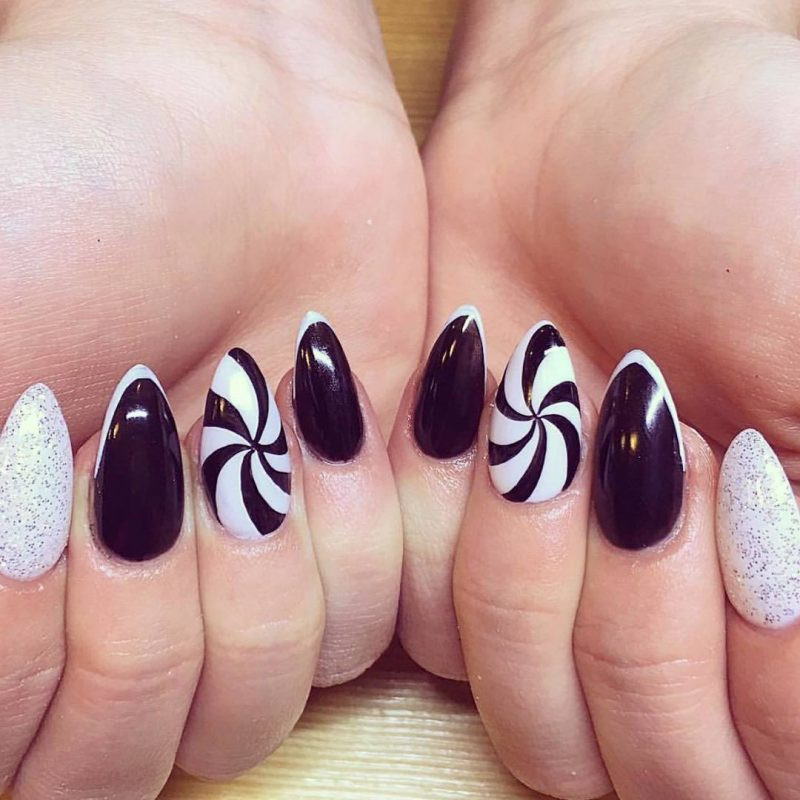 Nageldesign Mit Schwarz
 Stil Eleganz und Provokation nur mit Nageldesign