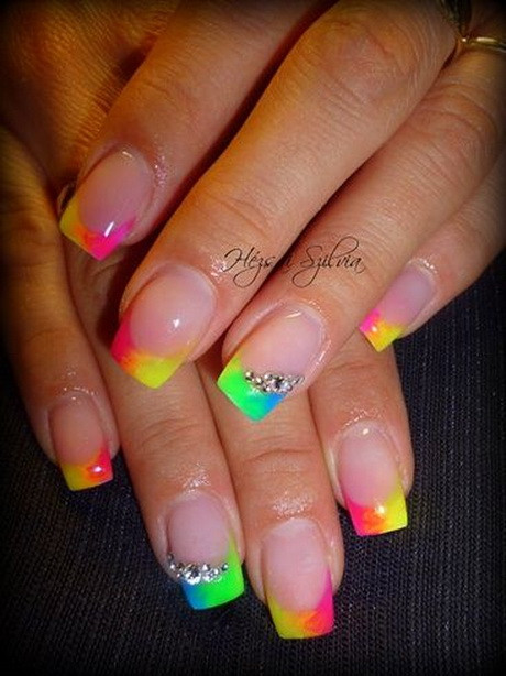 Nageldesign Neonfarben
 Nageldesign mit neonfarben