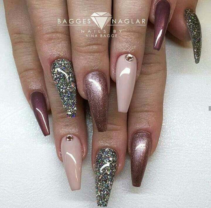 Nageldesign Neutral
 Neutral Chrome Glitter Nails