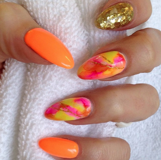 Nageldesign Orange Glitter
 Neon Orange with Gold Glitter and Neon Tie Dye Accent