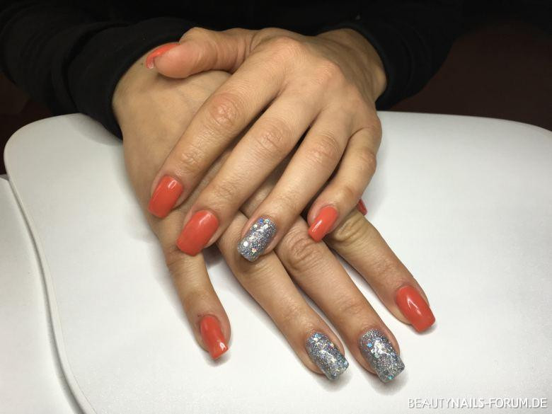 Nageldesign Orange Glitter
 NNV Fullcover orange mit Silber Disco Glitter Gelnägel