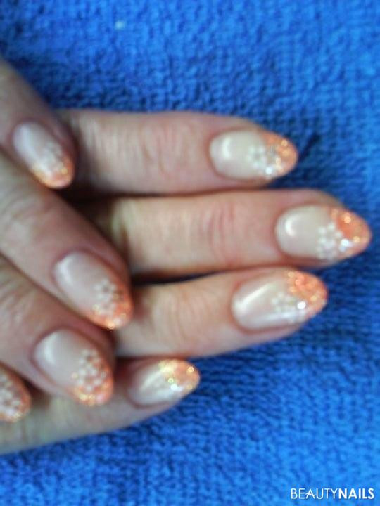 Nageldesign Orange Glitter
 Glitterfrench mit Stempeltechnik Nageldesign