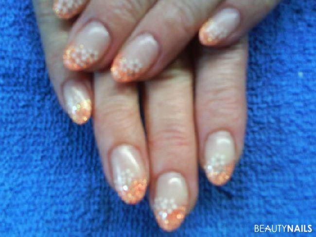 Nageldesign Orange Glitter
 Glitterfrench mit Stempeltechnik Nageldesign