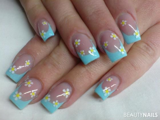 Nageldesign Pastell
 pastell türkis mit blümchen Nageldesign