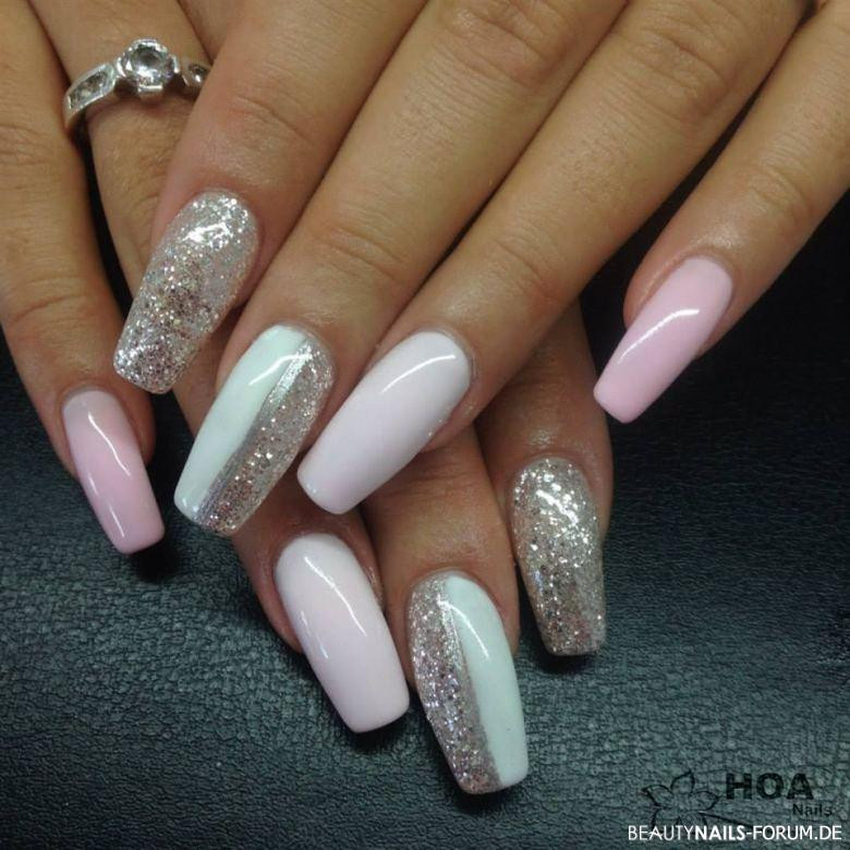 Nageldesign Pastell
 Pastel Farben Nägel mit Glitzereffekt rosa silber Gelnägel