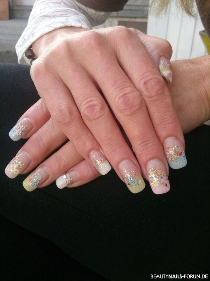 Nageldesign Pastell Glitzer
 Pastell French Gelnägel