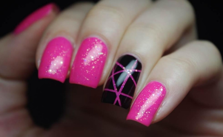 Nageldesign Pink Schwarz
 Nageldesign mit Zierstreifen 25 Ideen und Anregungen