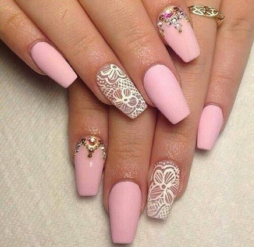 Nageldesign Rosa Matt
 Nageldesign matt rosa Nägel mit weißen Blumenentwurf