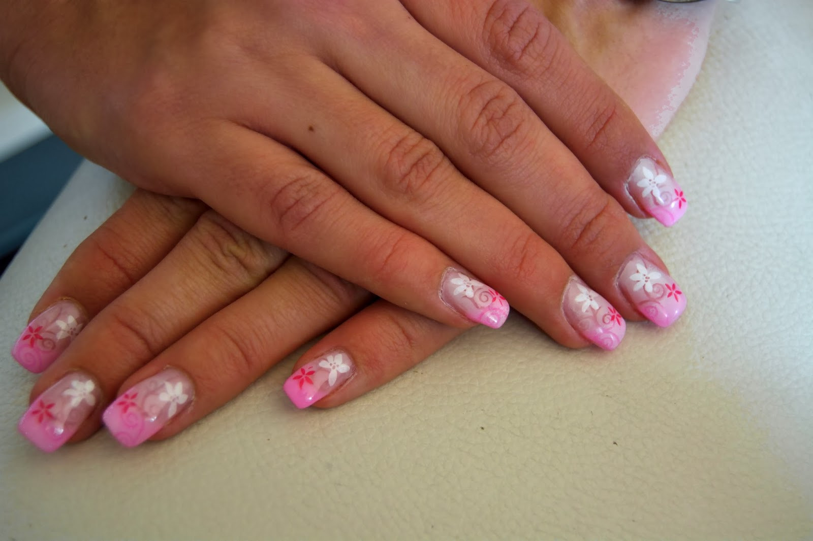 Nageldesign Rosa Weiß
 Nageldesign Rosa French