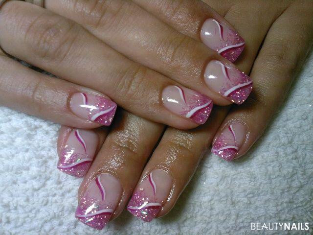 Nageldesign Rose
 Glitzer und Waves Nageldesign