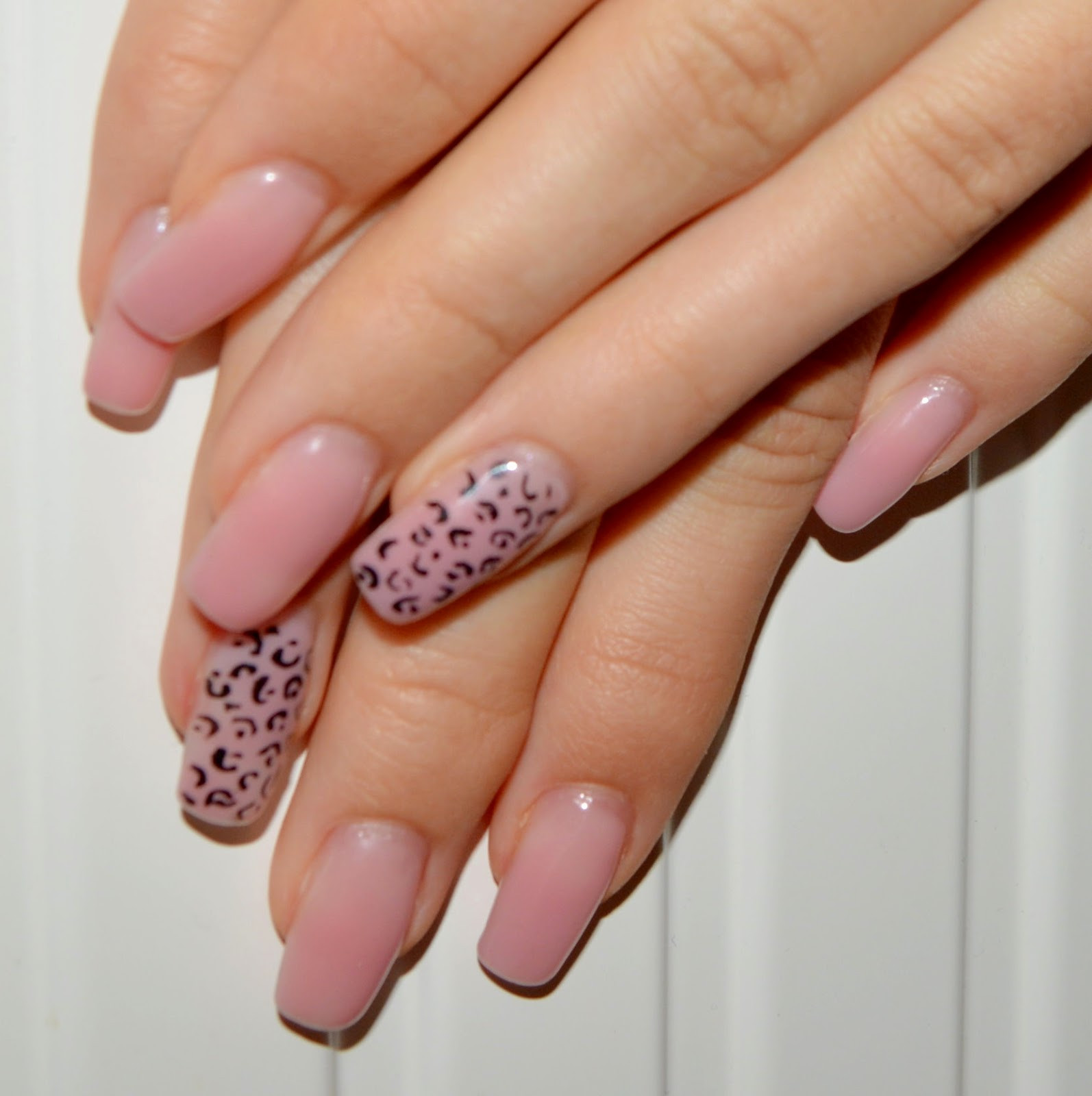 Nageldesign Rose
 Stiny Style Nägel Nageldesign Inspiration Nägel Leo