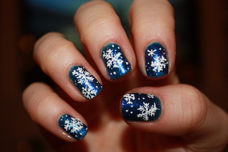 Nageldesign Schneeflocke
 30 Nageldesign Bilder mit Winter und Weihnachtsmotiven