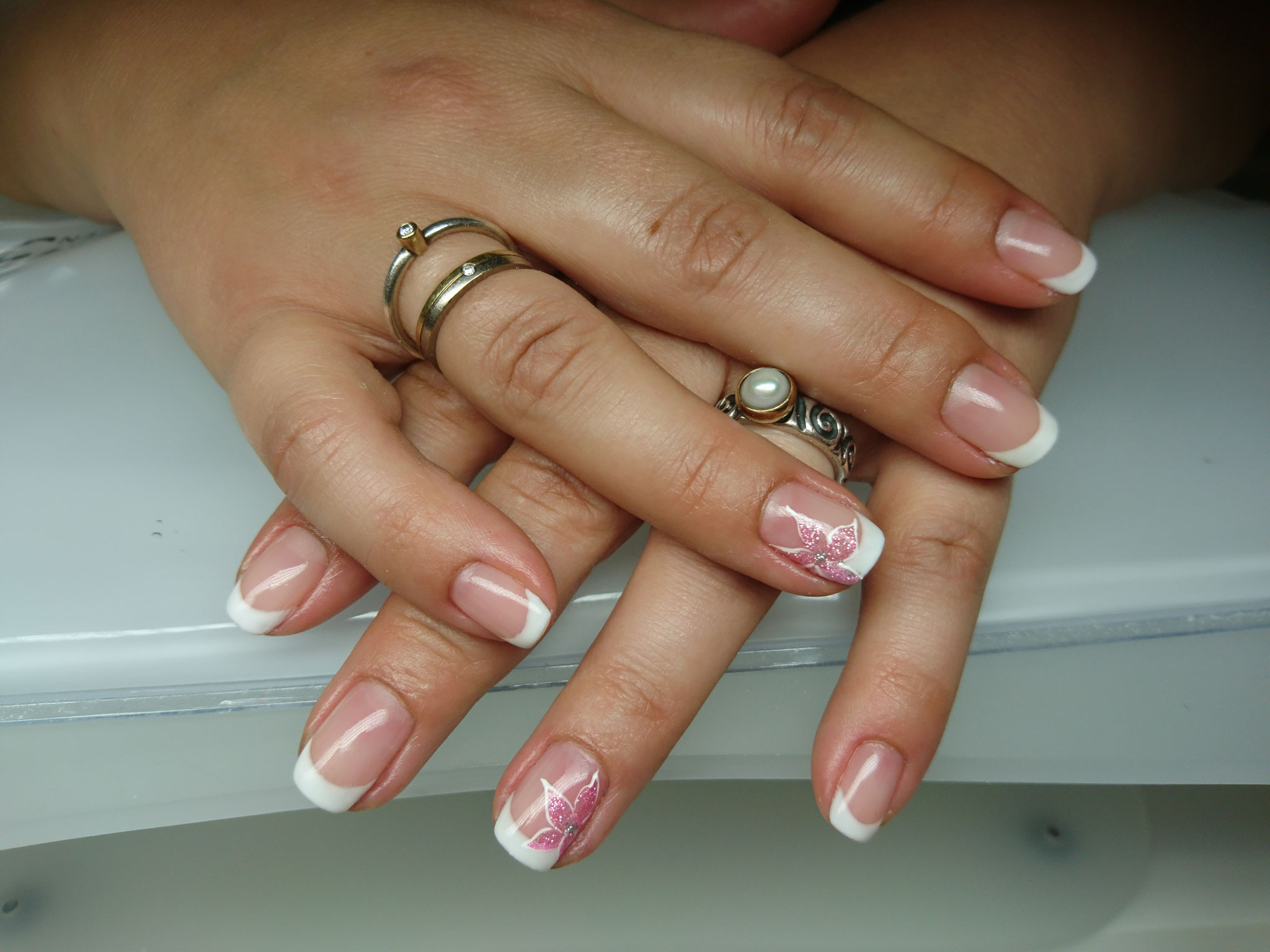 Nageldesign Schulung
 Janin Bott Nageldesign Nagelmodellage Kosmetik und