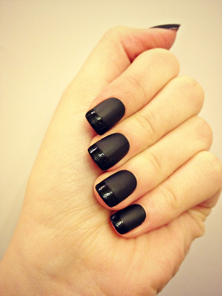 Nageldesign Schwarz Matt
 Nageldesign in Schwarz 55 Ideen