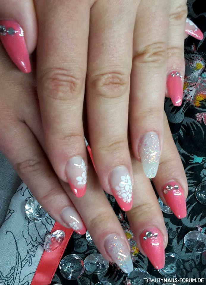 Nageldesign Sommer 2019 Bilder
 50 Nageldesign mit Steinchen Straßsteinchen Bilder 2019