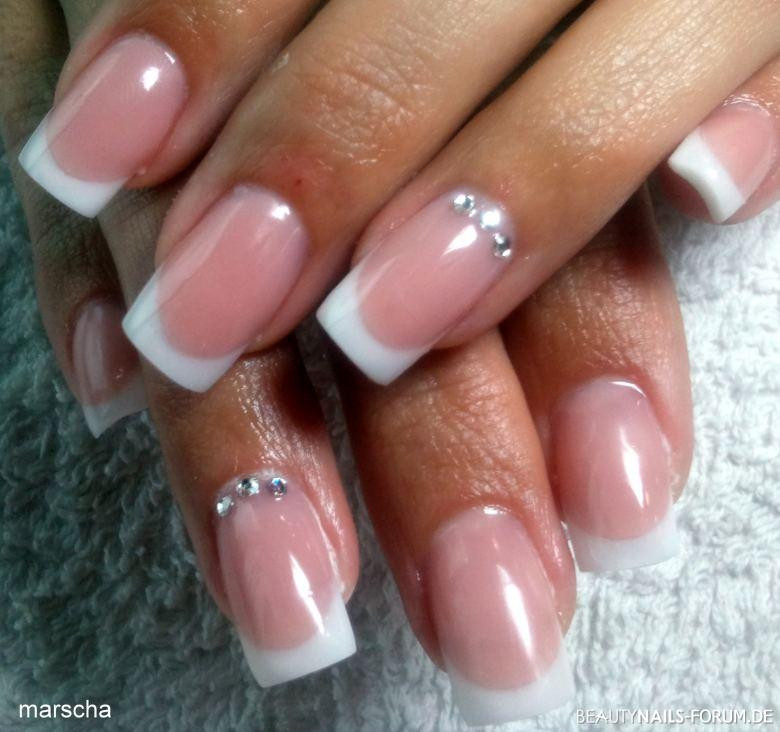 Nageldesign Steinchen
 50 Nageldesign mit Steinchen Straßsteinchen Bilder 2019