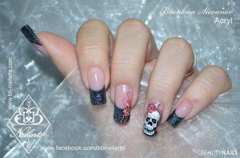 Nageldesign Totenkopf
 Skull Acrylnägel