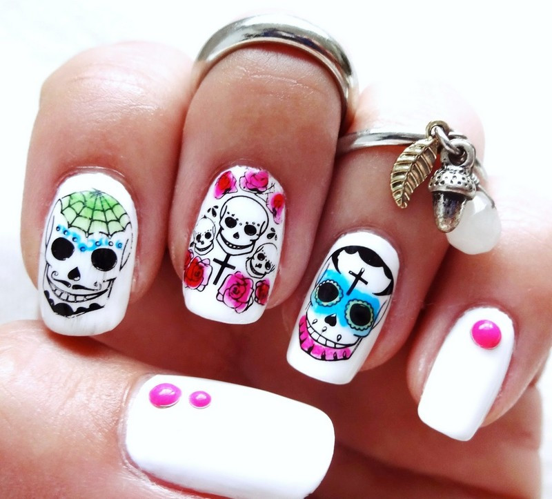 Nageldesign Totenkopf
 Nailart Bilder 50 Ideen für Halloween Nageldesign