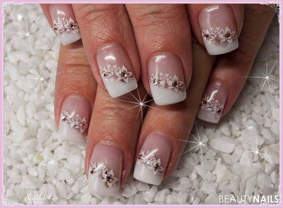 Nageldesign Weiß Mit Blumen
 Blumen Gelnägel