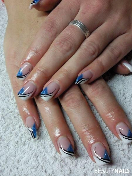 Nageldesign Weiss
 Nageldesign türkis weiß