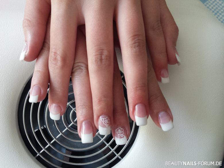 Nageldesign Weiss
 60 Schlichte Nageldesign Ideen