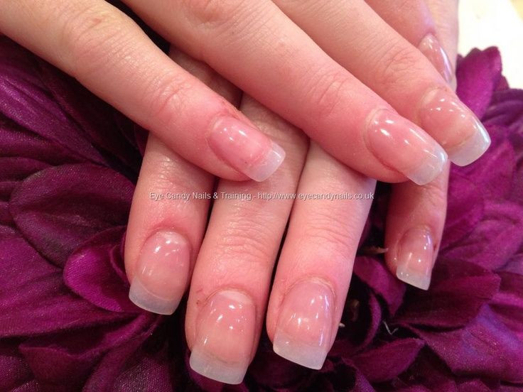 Natürliche Nageldesigns
 Natural acrylic nail extensions I use to these all