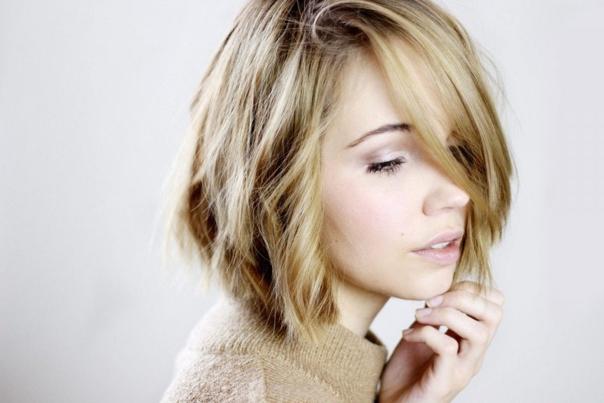 Neue Bob Frisuren 2019
 Bob Frisuren Stylen Männer mit Frau Frisurentrends 2019