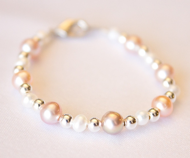 Pearl Geschenke
 Die besten 25 Christening bracelets Ideen auf Pinterest