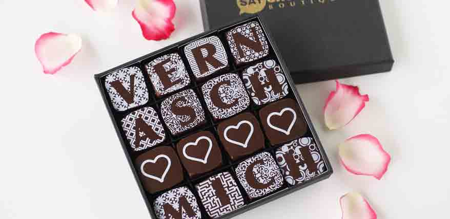 Personalisierte Geschenke Schokolade
 Say Chocolate personalisierte Grüsse und Geschenke aus