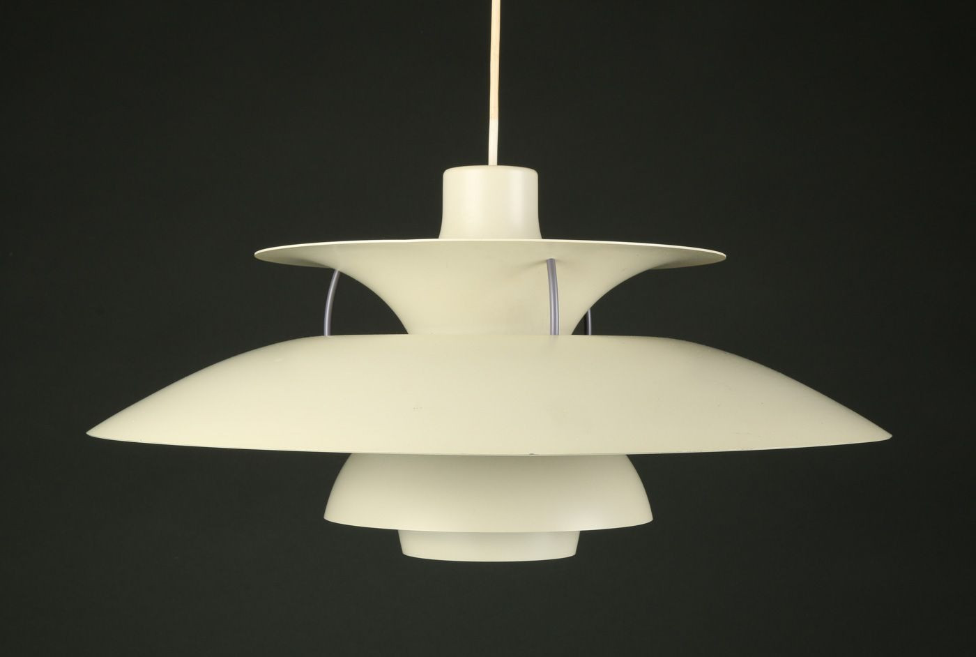 Ph5 Lampe
 Vintage PH5 Suspension Lamp by Poul Henningsen for Louis