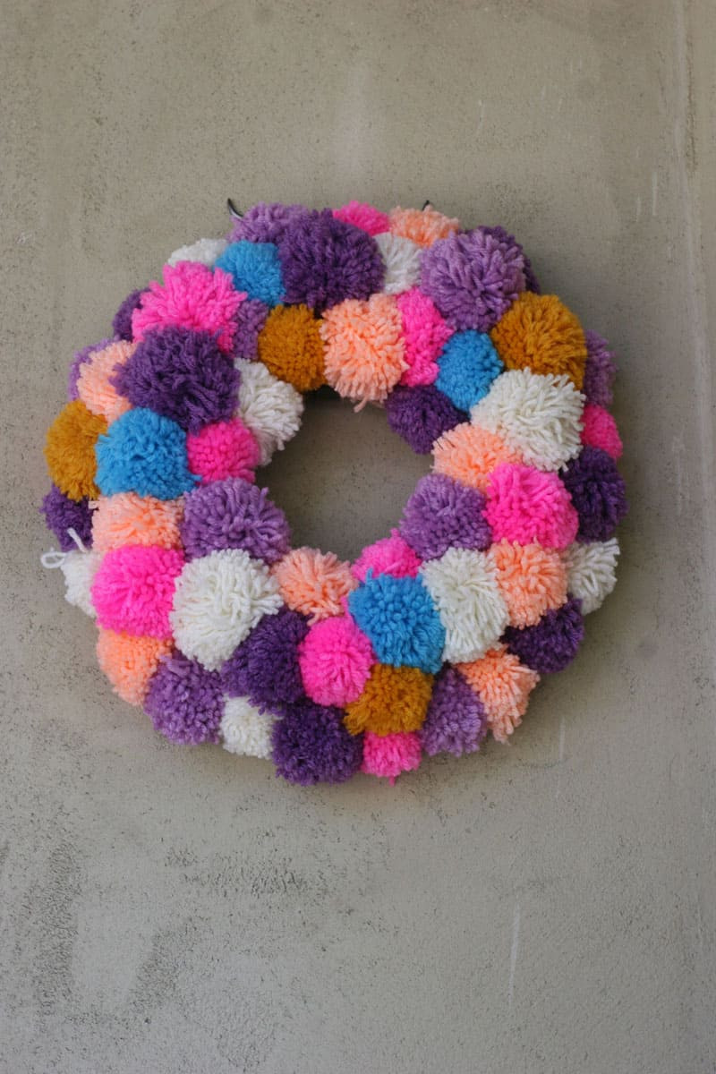 Pompoms Diy
 Colorful DIY Pom Pom Rug and Another Creative Projects