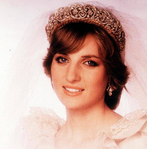 Prinzessin Diana Hochzeit
 Lady Diana Sie stürzte sich schwanger Treppe runter