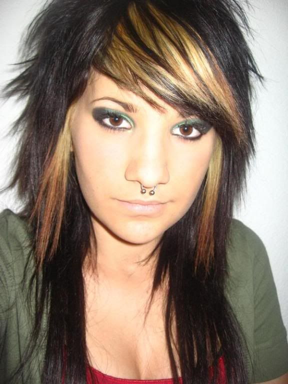 Rasierte Frisuren
 Emo Haarschnitte und Frisuren für Mädchen Emo