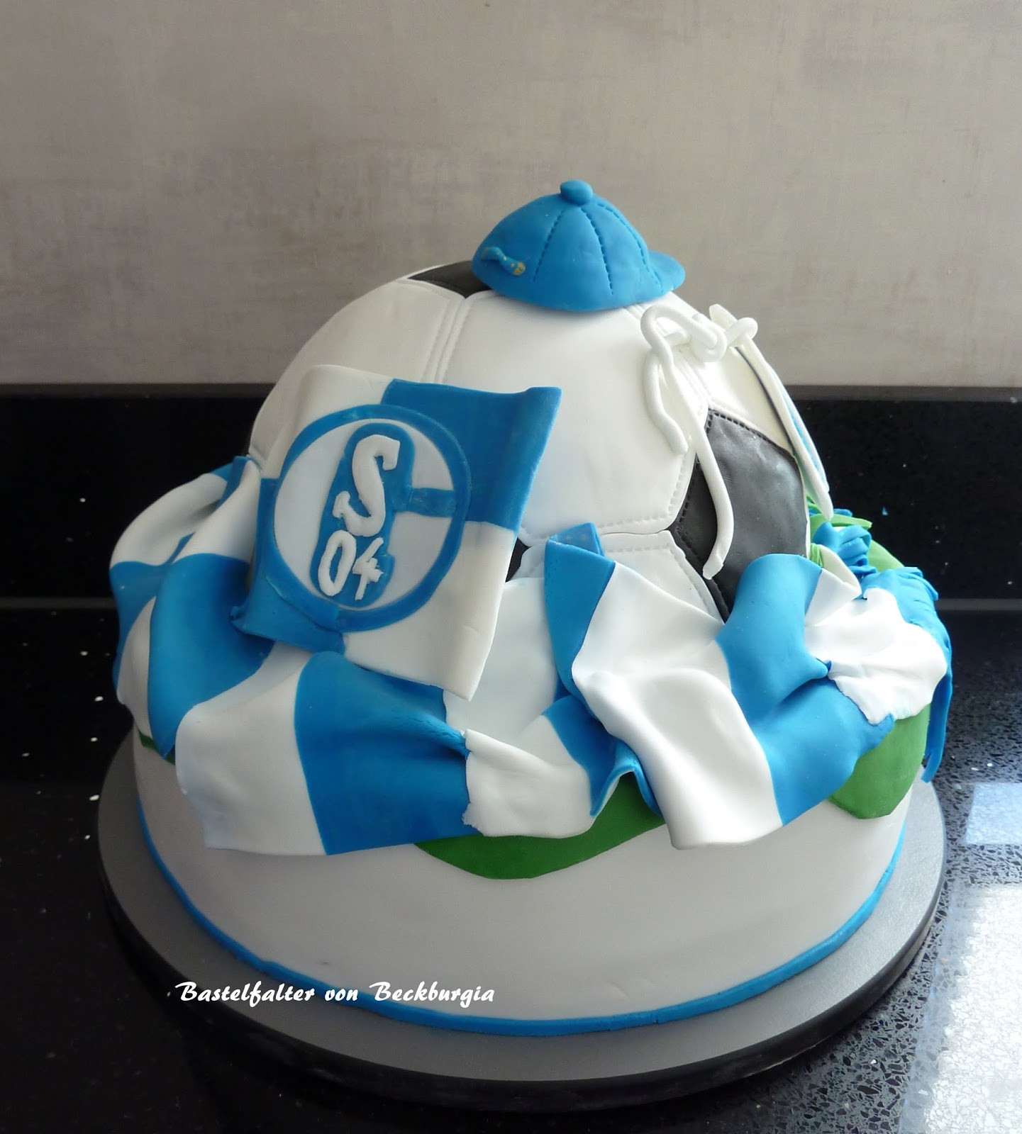 Schalke Geburtstagstorte
 Bastelfalter´s Tortenwelt Schalke Torte Motivtorte