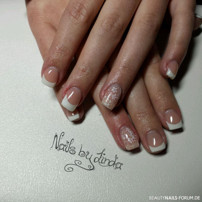 Schlichtes Nageldesign
 Schlichtes French weiß Nageldesign