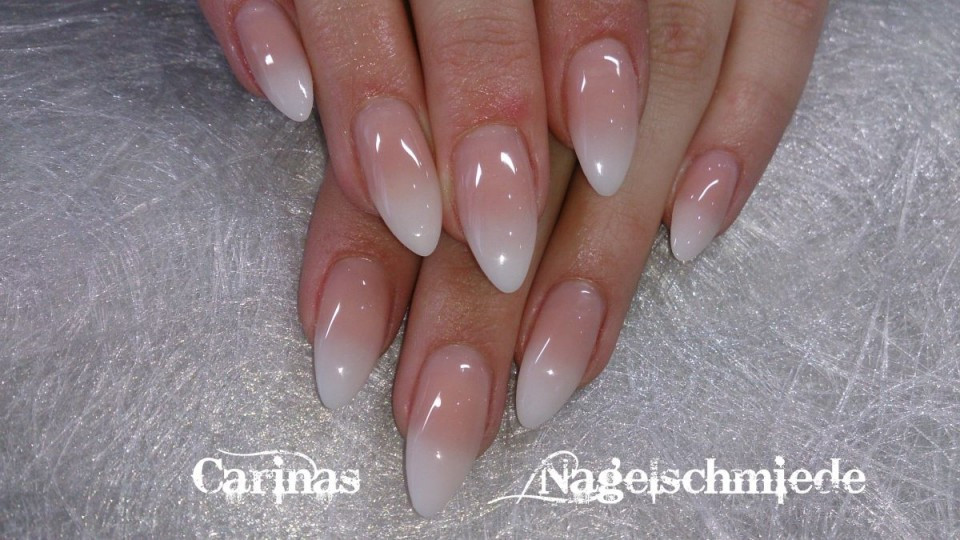 Schlichtes Nageldesign
 Schlichtes Nageldesign