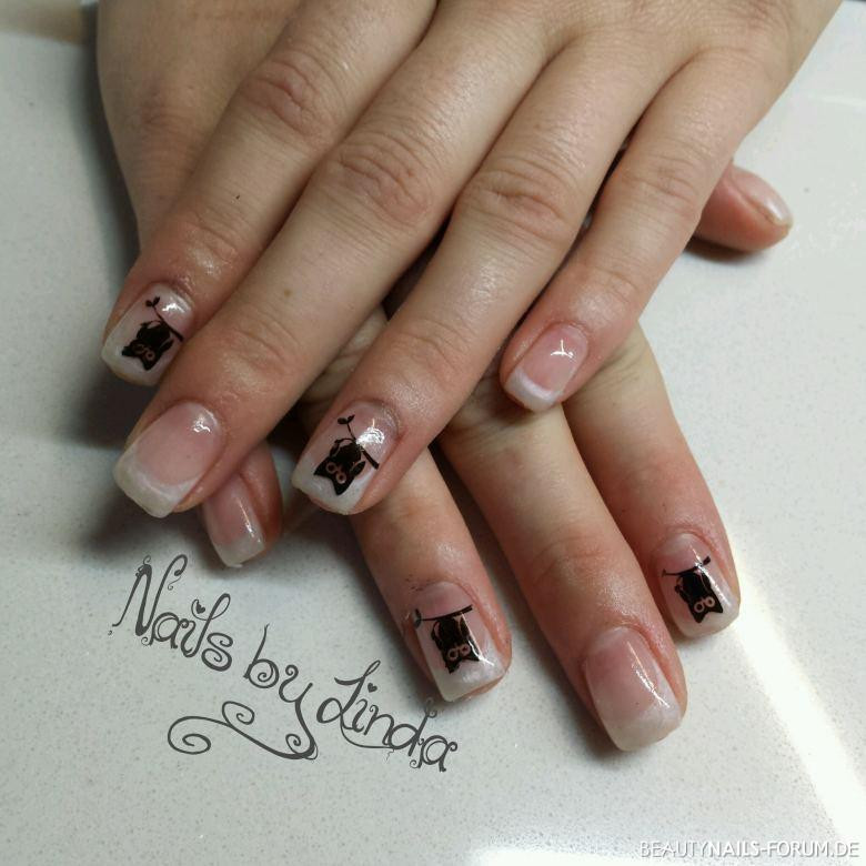 Schlichtes Nageldesign
 Schlichtes weißes French Nageldesign