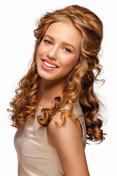 Schöne Frisuren Mit Locken
 Romantische halbe Hochsteckfrisur mit Locken