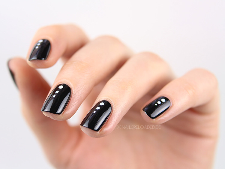 Schwarz Weiß Nageldesign
 nails reloaded nailsreloaded challenge Nageldesign