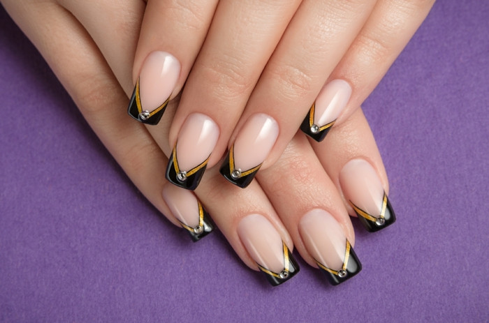 Schwarzes Nageldesign
 41 Bildideen für Nageldesign Schwarz Gold