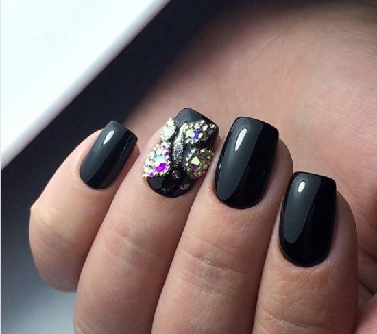 Schwarzes Nageldesign
 50 Nageldesigns für Herbst und Winternägel 2018 2019