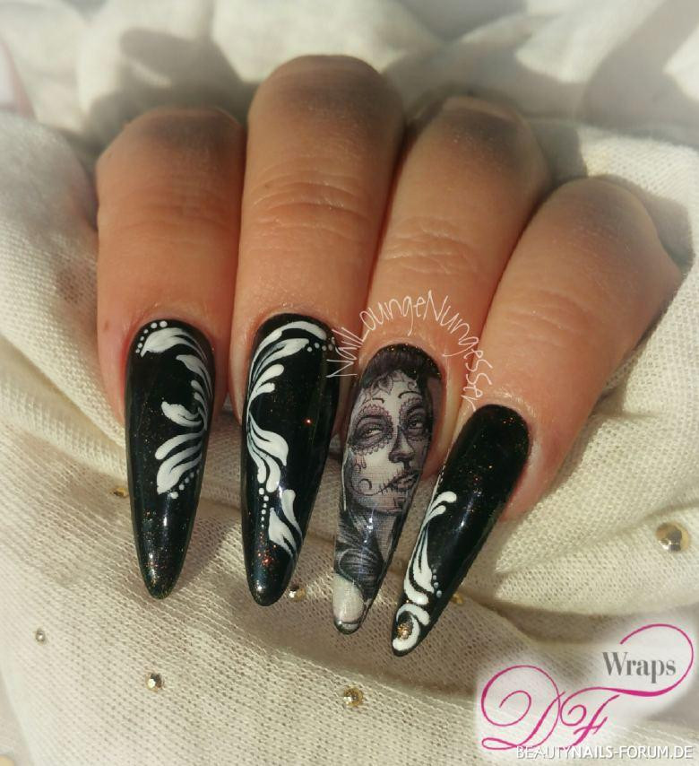 Schwarzes Nageldesign
 Schwarzes Fullcover mit Wrap Design Stiletto Nageldesign