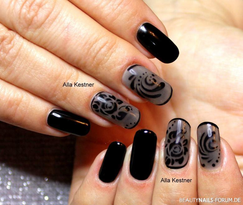 Schwarzes Nageldesign
 Nailart in schwarz und grau Nageldesign