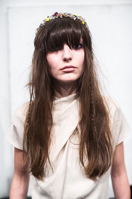 Seitenpony Frisuren
 Frisuren mit seitenpony