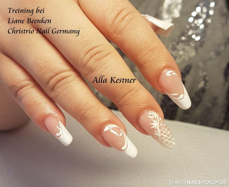 Seminar Nageldesign
 Dezentes French weiß mit muster Hochzeit