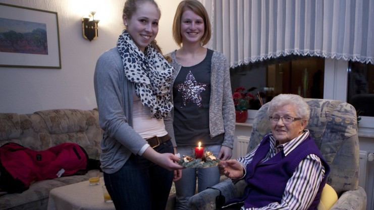 Senioren Geschenke
 Schöne Tradition Junge Borgloher bringen Senioren Geschenke