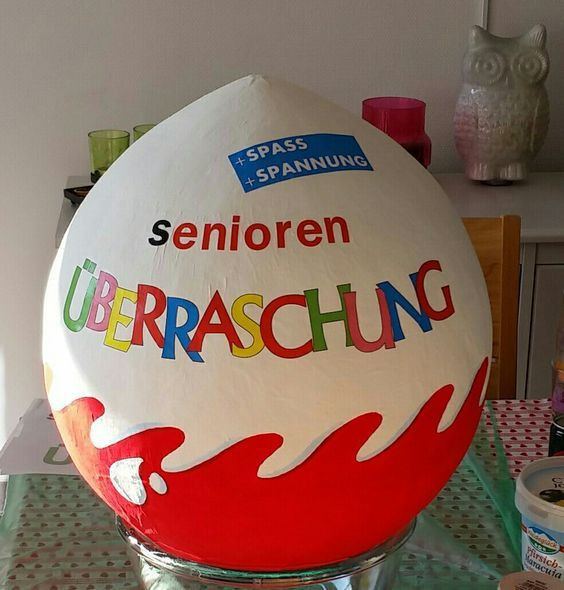 Senioren Geschenke
 Senioren Ü Ei aus Pappmaché zum 60 Geburtstag Gefüllt