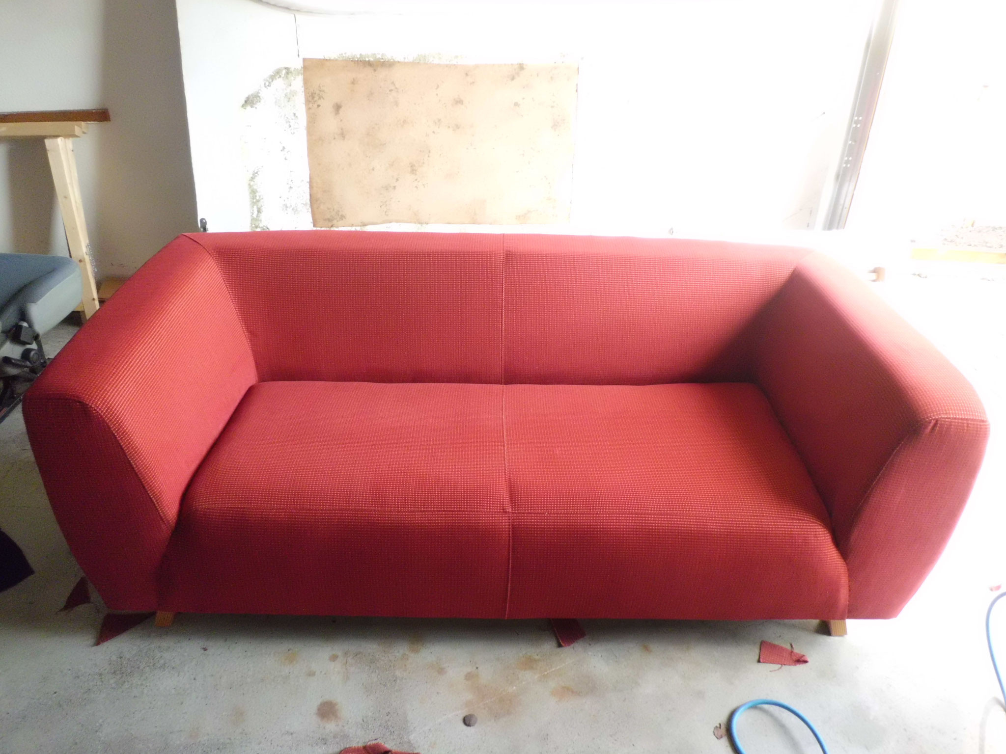 Sofa Neu Beziehen Diy
 Couch Neu Beziehen Warm DIY Aus Einem Alten Sofa Wird Ein