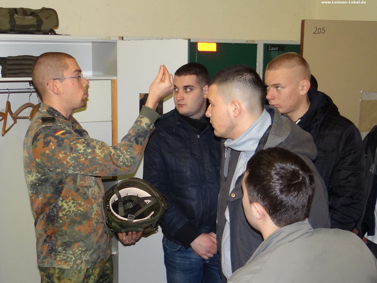 Soldaten Haarschnitt
 Leimens Bundeswehr Patenbataillon Neue Rekruten beginnen