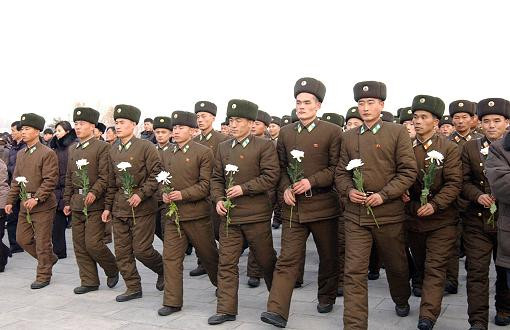 Soldaten Haarschnitt
 Diktator verordnet Haarschnitt Zwang Nordkoreaner müssen